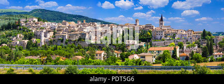 Beeindruckende Spello Dorf, Panoramaaussicht, Umbrien, Italien. Stockfoto