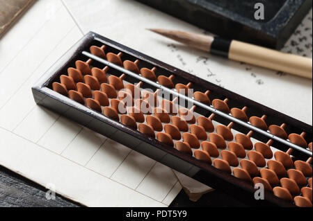 Im japanischen Stil aus Bambus abacus auf dem Schreibtisch Stockfoto