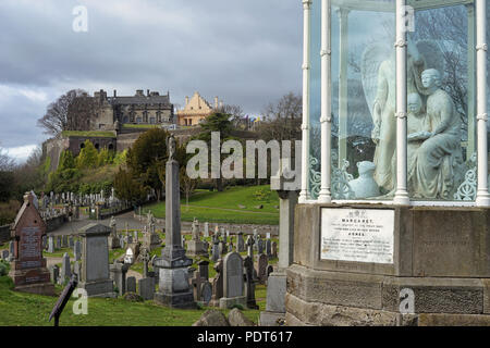 Blick auf die Burg Stirling aus dem Alten Friedhof, Stirling, Schottland, Stirlingshire Stockfoto