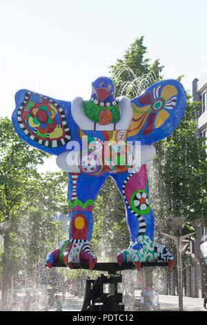 Lebensretter, Brunnen Skulptur von Niki De Saint Phalle und Jean Tinguely, Duisburg, Ruhrgebiet, Nordrhein-Westfalen, Deutschland, Europa ich Lebensretter, Stockfoto