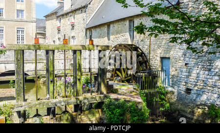Alte vintage Wasserrad, altes Wasserrad Wasserrad aus Holz in der Stadt Bayeux Frankreich alten ländlichen Konzept Stockfoto