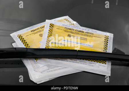 Die oxfordshire Rat Parkticket an der Frontscheibe Stockfoto