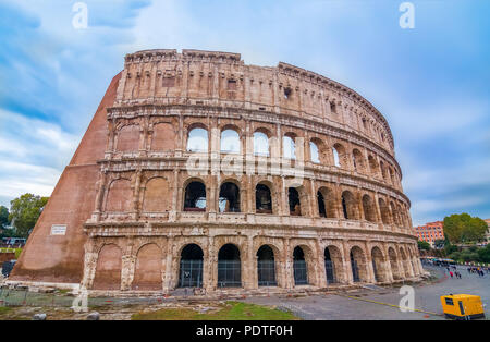 Rom, Italien, 13. Oktober 2016: Ruinen des Kolosseums in Rom, Italien Stockfoto