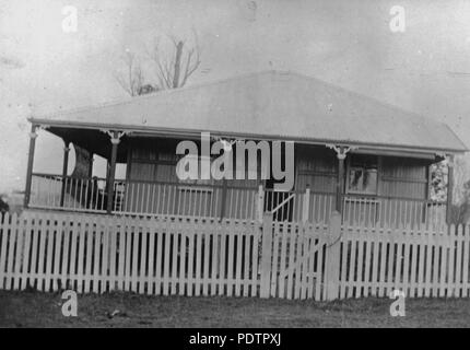 200 StateLibQld 1 102841 Preis Residence in Preis Street, Oxley Ca. 1912 Stockfoto