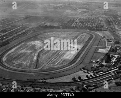 204 StateLibQld 1 109748 Luftbild von Ascot Rennbahn in Brisbane. Stockfoto