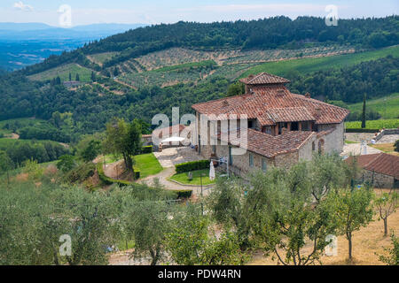 Typische Landschaft in der Region Chianti, Toskana, Italien, an der Straße von Castellina in Poggibonsi Stockfoto