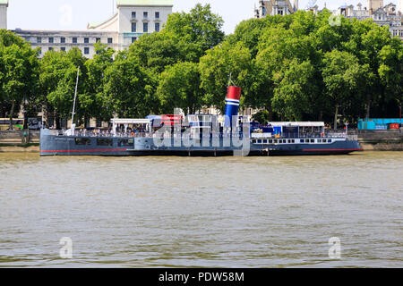 Raddampfer Tattershall Schloss, heute ein schwimmendes Restaurant Pub, Pub auf der Themse', auf der Themse in London, England. Stockfoto