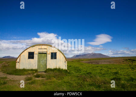In einem verlassenen Almhütte in der Fernbedienung, robust, urstromtal Gelände, in der Nähe von blafell Berg im südlichen Island. Stockfoto