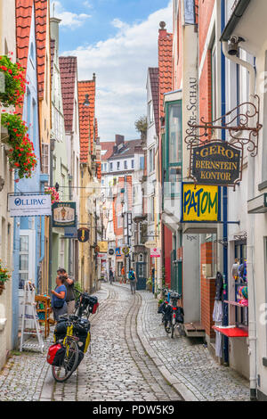 Geschäfte und Cafés an der Schnoor in der Altstadt, Schnoorviertal, Bremen, Deutschland Stockfoto