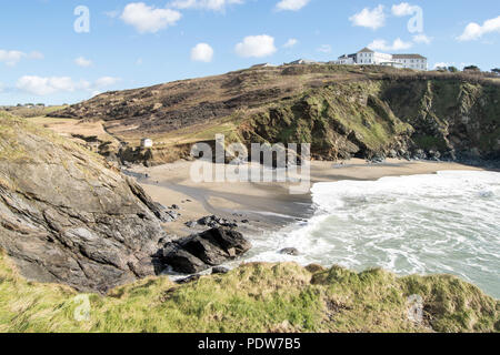 Polurrian Cove in der Nähe von Mullion auf der Lizard Halbinsel, Cornwall, Großbritannien Stockfoto