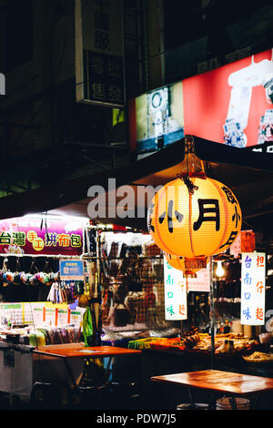Kaohsiung, Taiwan - 7. Mai 2018: Liuhe Night Market Food Street Stockfoto