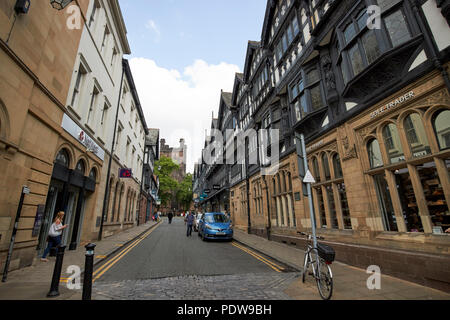 Suchen nach St. werburgh Street in Richtung Kathedrale von Chester Chester Cheshire England Großbritannien Stockfoto