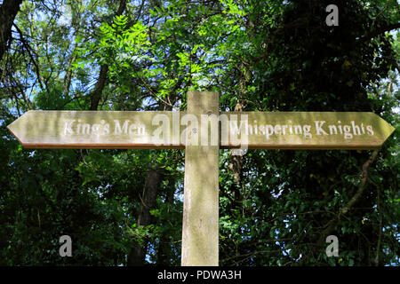 Wegweiser im Kings Men Stone Circle, Rollright Stones, in der Nähe von Chipping Norton, Oxfordshire, England. Stockfoto