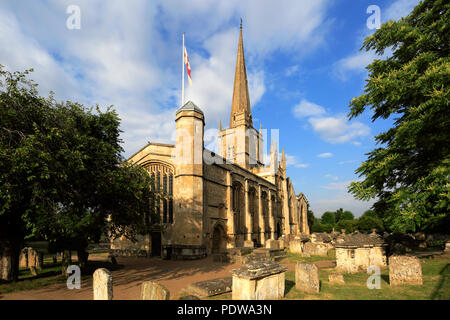 Sommer, St Johns Pfarrkirche, Witney, Oxfordshire Cotswolds, England, Großbritannien Stockfoto