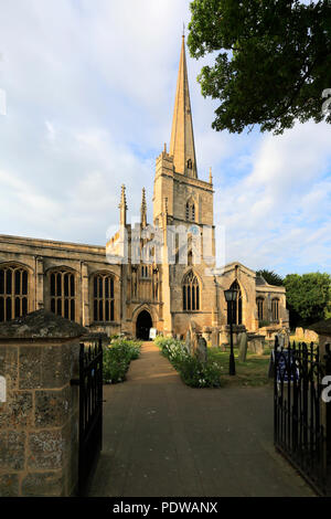 Sommer, St Johns Pfarrkirche, Witney, Oxfordshire Cotswolds, England, Großbritannien Stockfoto