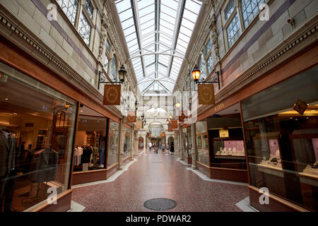 Innenraum der Grosvenor Einkaufszentrum Gebäude Teil der Chester Reihen auf der Bridge Street Chester Cheshire England Großbritannien Stockfoto