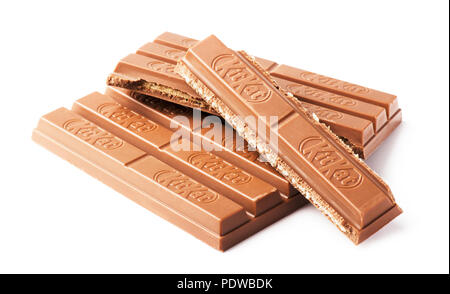 SAMARA, Russland - 12. NOVEMBER 2017: Kit Kat Schokoriegel gebrochen. Kit Kat ist ein schokoladenbiskuit Bar mit Logo Stockfoto