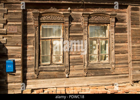 Traditionelles Haus im russischen Dorf. Stockfoto