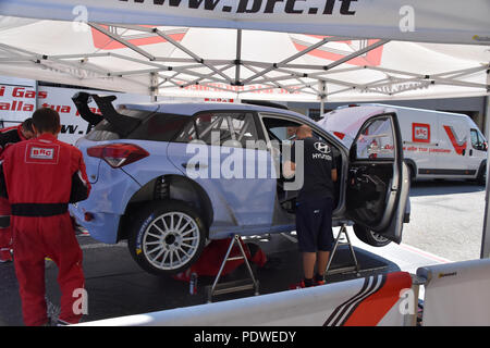 Einen Hyundai R5 auf der Rennstrecke gehört Spanisch Rallye Fahrer Dani Sordo während der Tests vor der bevorstehenden Barum rally Zlin, Sobenov, Cesky Krumlov dist zu sehen ist Stockfoto