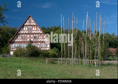 Naturpark Obere Donau, Freilichtmuseum Neuhausen ob Eck. Gasthaus zum Ochsen, erbaut 1707. Das Museumsdorf wurde im Juni 1988 eröffnet. Stockfoto