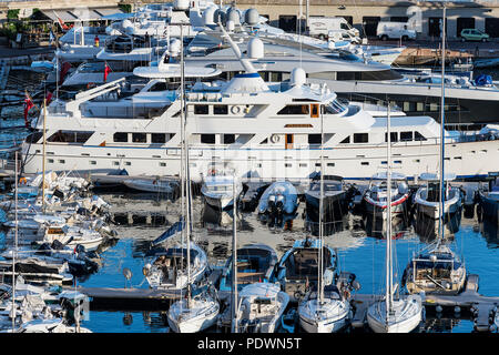 Sportboote in Cap d'Ail Marina, Frankreich Stockfoto