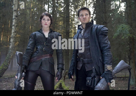 HANSEL and Gretel: Witch Hunters 2013 Pramount Bilder Film mit Gemma Arterton und Jeremy Renner Stockfoto