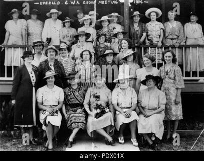 232 StateLibQld 1 15031 Land Frauen Verein Group Meeting in Smaragd, 1939 Stockfoto
