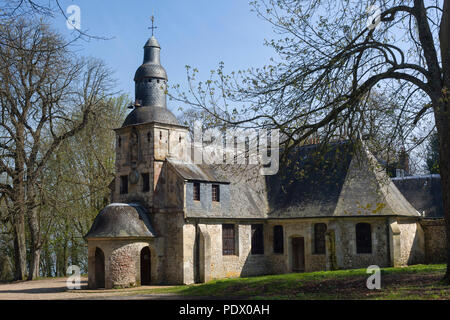 Die Kapelle von Notre Dame de Grace im Frühjahr, hoch auf der Côte de Grace über Honfleur, Normandie, Frankreich Stockfoto