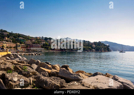 SANTA MARGHERITA LIGURE, ITALIEN - 19. MAI 2018: Blick auf die hübsche Stadt Stockfoto