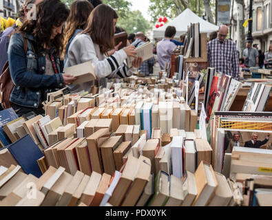 Barcelona, Spanien: 23. April 2018-Straße Feiern von Sant Jordi Festival in Barcelona Stockfoto