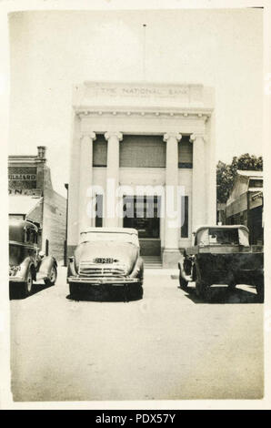 255 StateLibQld 1 242264 National Bank von Queensland, Ayr Stockfoto