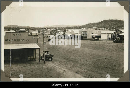 255 StateLibQld 1 242553 sich kreuzender Straßen der Stadt Side, Mount Isa, Ca. 1937 Stockfoto