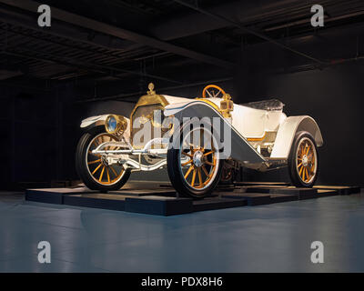 RIGA, Lettland - 18 April 2018: 1911 Overland Modell 45 in der Rigaer Motor Museum. Stockfoto