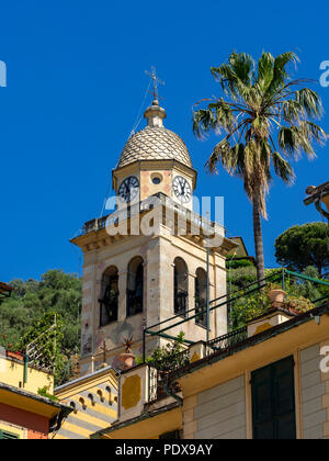 PORTOFINO, ITALIEN - 19. MAI 2018: Der Turm der St. Martins Kirche Stockfoto