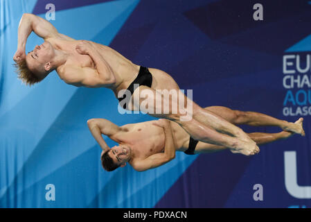 Großbritanniens Jack Lacher und Christopher Mears in der Männer 3 m Sprungbrett Final bei Tag neun der 2018 Europameisterschaften im Royal Commonwealth Pool, Edinburgh Synchronisiert konkurrieren. Stockfoto