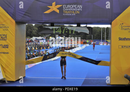 Glasgow, Schottland, Großbritannien. 10 August, 2018. Pierre Lecorre (Französisch) Europäische Meister während der Triathlon Europameisterschaft Glasgow 2018, Männer Finale Strathclyde Country Park in Glasgow, Großbritannien, Tag 9, am 10. August 2018 - Foto Laurent Lairys/DPPI Credit: Laurent Lairys/Agence Locevaphotos/Alamy leben Nachrichten Stockfoto