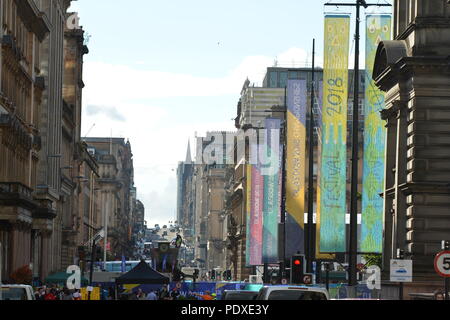 Glasgow, Schottland. 10 August, 2018. George Square mit Banner Werbung die Spiele gesehen. Credit: Colin Fisher/Alamy leben Nachrichten Stockfoto