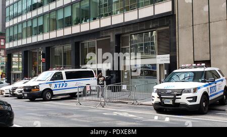 New York, 830 3rd Ave: US-Bestellungen chinesischer Unternehmen zu verkaufen Manhattan Gebäude in der Nähe des Trump Tower. Wolkenkratzer der HNA Group Häuser Polizeirevier ein, dass der Präsident der New York base schützt Stockfoto