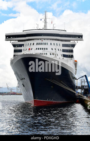 Southampton, Großbritannien, 10. Aug 2018. Queen Mary 2 an den Southampton Docks, bereit für Ihren Abflug heute abend zusammen mit Schwester Schiffe der Cunard Line Queen Victoria und Elizabeth 2 (QE2) Credit Gary Blake/Alamy Live Stockfoto