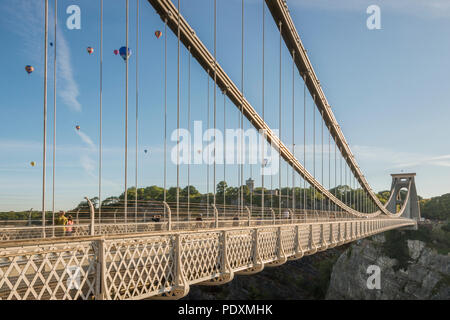 Bristol, UK, 11. August 2018. 108 Ballons in den Himmel über Bristol im ersten und wahrscheinlich letzten Masse Aufstieg der 40th anual Bristol Balloon Fiesta. Carolyn Eaton/Alamy News Live Stockfoto
