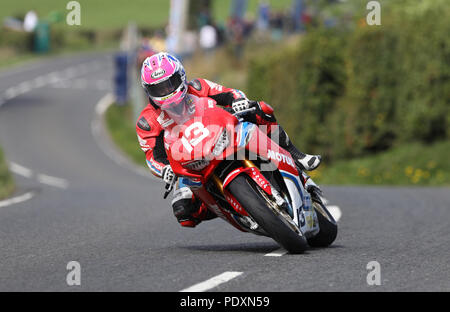 Stromkreis Dundrod, Lisburn, Nordirland. 11 Aug, 2018. MCE Ulster Grand Prix Rennen Tag zwei; Lee Johnston (NI) nimmt den 5. Platz in der öffnung SuperStock rennen Credit: Aktion plus Sport/Alamy leben Nachrichten Stockfoto