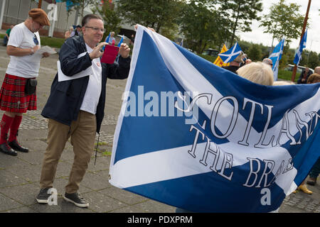 Glasgow, Schottland, am 11. August 2018. Pro-Scottish Unabhängigkeit Anhänger protestieren gegen eine wahrgenommene Vorurteile der BBC gegen Schottland und die pro-schottischen indpendence Bewegung. Etwa 300 Menschen nahmen an den Protesten außerhalb der BBC bei Pacific Quay, in Glasgow, Schottland. Bild: Jeremy Sutton-Hibbert / alamy Nachrichten. Stockfoto