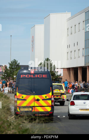 Blackpool, Lancashire, UK, 11.August 2018 Sport Nachrichten. Unterstützer von Blackpool Football Club Bühne ein Protest gegen die Inhaber Karl und Owen oyston an der Bloomfield Road vor den Teams home Befestigung der Saison. Songs, Chants und einige Eier werfen als Fans äußerten ihren Unmut, wie der Club ausgeführt wird. copyright Gary Telford/Alamy leben Nachrichten Stockfoto