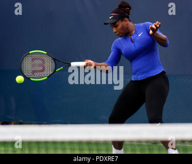 Ohio, USA, 11. August 2018: Serena Williams während der Praxis an der westlichen Süden öffnen, Mason, Ohio USA. Brent Clark/Alamy leben Nachrichten Stockfoto