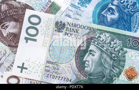 100 zloty Banknote mit anderen polnischen Zloty Rechnungen in der bankground Stockfoto