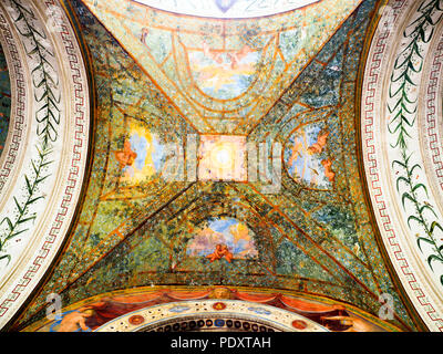 Decken in den halbkreisförmigen Säulengang Loggia mit Blick auf den Innenhof der Villa Giulia - Nationale Etruskische Museum Villa Giulia - Rom, Italien Stockfoto