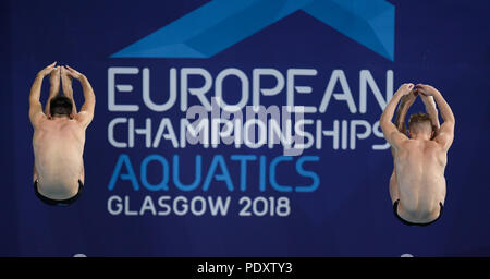 Großbritanniens Jack Lacher und Christopher Mears in der Männer 3 m Sprungbrett Final bei Tag neun der 2018 Europameisterschaften im Royal Commonwealth Pool, Edinburgh Synchronisiert konkurrieren. Stockfoto