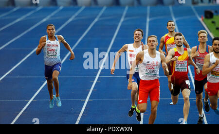 Großbritanniens Elliot Giles (links) in Aktion in der Männer 800m Halbfinale 2 Tag vier der Europäischen Leichtathletik WM 2018 im Olympiastadion, Berlin. Stockfoto