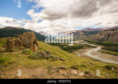 Eine Landschaft von El Chaltén, ein kleines Bergdorf in der Provinz Santa Cruz, Argentinien. Es liegt am Ufer des Río de las Vueltas entfernt Stockfoto