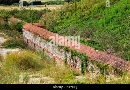 Wände von Littlehampton napoleonischen Fort Ruinen, die erste Palmerston Fort, West Littlehampton, einem kleinen Ferienort an der Südküste in West Sussex Stockfoto